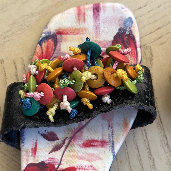 Pierre Dumas - Colorful Button Sandals with floral base. Size 7 M. - Picture 6 of 9